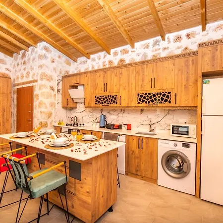 Villa Havuzu Dışarıdan Görünmeyen Jakuzili özel Havuzlu Lüks Kalkan