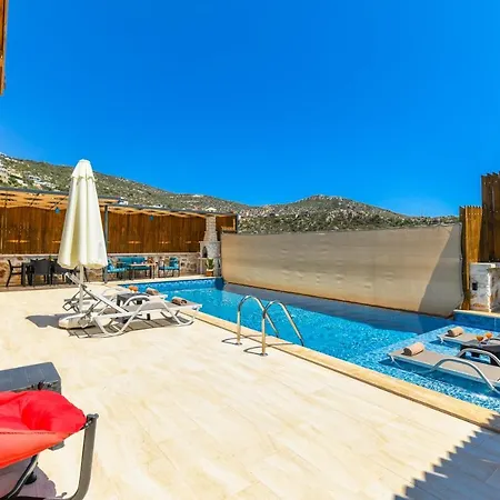 Havuzu Dışarıdan Görünmeyen Jakuzili özel Havuzlu Lüks Villa Kalkan