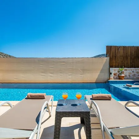 Havuzu Dışarıdan Görünmeyen Jakuzili özel Havuzlu Lüks Villa