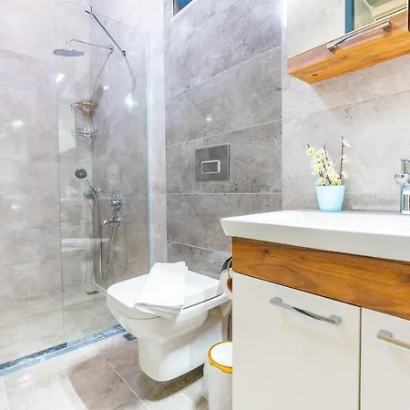 Havuzu Disaridan Goeruenmeyen Jakuzili Oezel Havuzlu Lueks קלקן