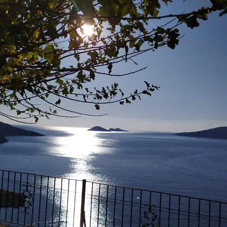 Villa Havuzu Disaridan Goeruenmeyen Jakuzili Oezel Havuzlu Lueks Kalkan
