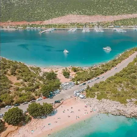 Havuzu Disaridan Goeruenmeyen Jakuzili Oezel Havuzlu Lueks * Kalkan