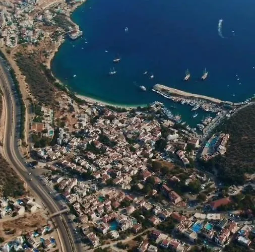 Havuzu Disaridan Goeruenmeyen Jakuzili Oezel Havuzlu Lueks 别墅 *