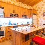 Havuzu Disaridan Goeruenmeyen Jakuzili Oezel Havuzlu Lueks Kalkan