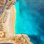 Havuzu Disaridan Goeruenmeyen Jakuzili Oezel Havuzlu Lueks Kalkan