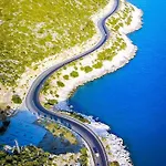 Vila Havuzu Disaridan Goeruenmeyen Jakuzili Oezel Havuzlu Lueks Kalkan
