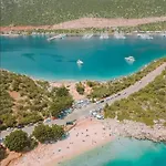 Havuzu Disaridan Goeruenmeyen Jakuzili Oezel Havuzlu Lueks * Kalkan