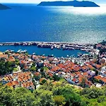 Havuzu Disaridan Goeruenmeyen Jakuzili Oezel Havuzlu Lueks Vila Kalkan